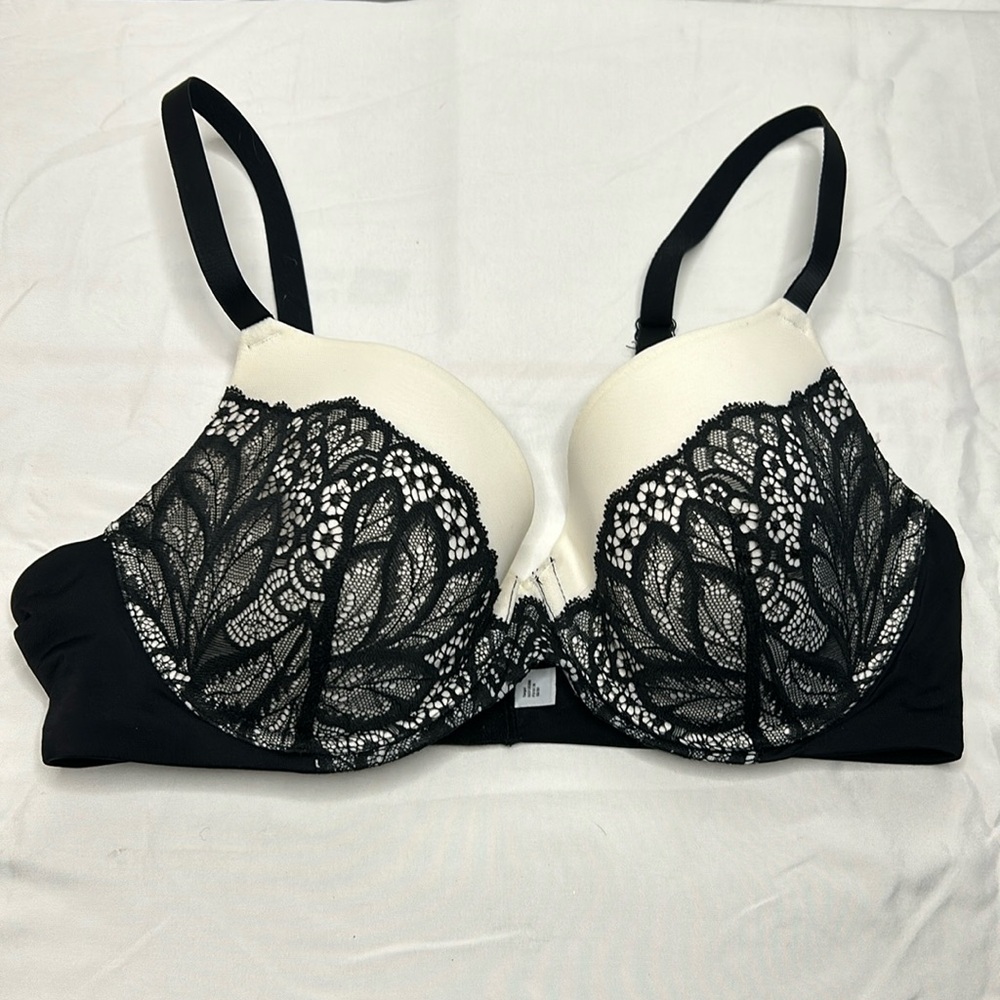 AUDEN The Icon black and white lace padded bra with underwire. Size 36 B.